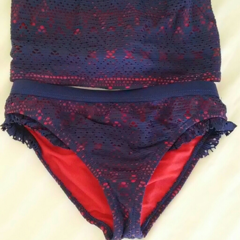 Swimsuit - Picture 2 of 6
